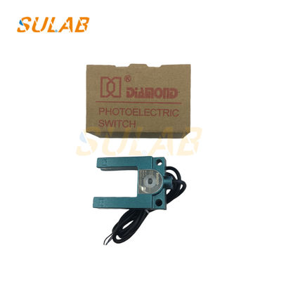 Photoelectric Leveling Sensor for Elevators with 100 mm Sensing Distance 10-30 VDC and IP67 Protection