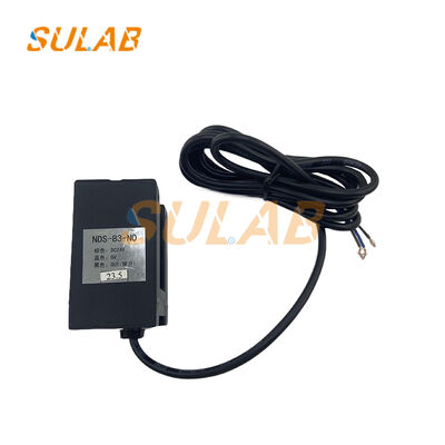 Interrupteur de capteur de nivellement d'ascenseur série NDS-83 avec détection photoélectrique sans contact pour une précision au millimètre et une sortie à deux canaux