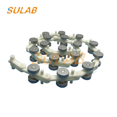 Chaîne pivotante d'escalier roulant Xizi Otis XAA332DS avec 17 sections de main courante et un pas de 50,5 mm en PA66+30%GF