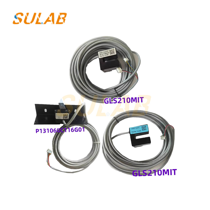Compact Elevator Leveling Sensor with Infrared Screen Compliant with EN/IEC 61496 for Safety Guarding