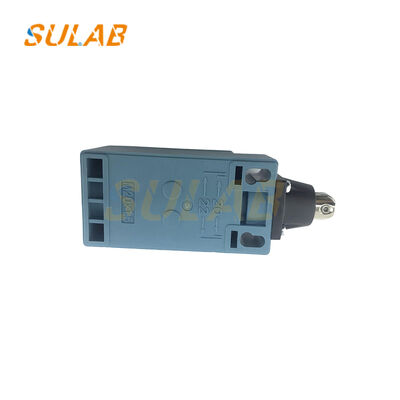 Interrupteur de sécurité pour escalier roulant Hitachi ZLDXC03C avec fonction d'arrêt d'urgence et surveillance en temps réel de la chaîne des marches pour un contrôle précis des limites de déplacement